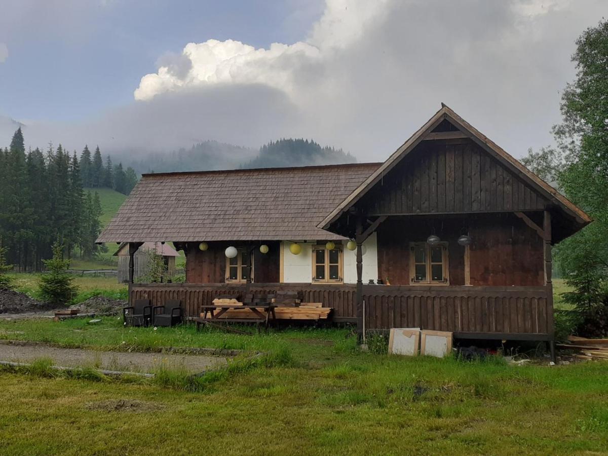 La Malu' Bistritei - Casutele Valea Stanii Hotel Bagian luar foto