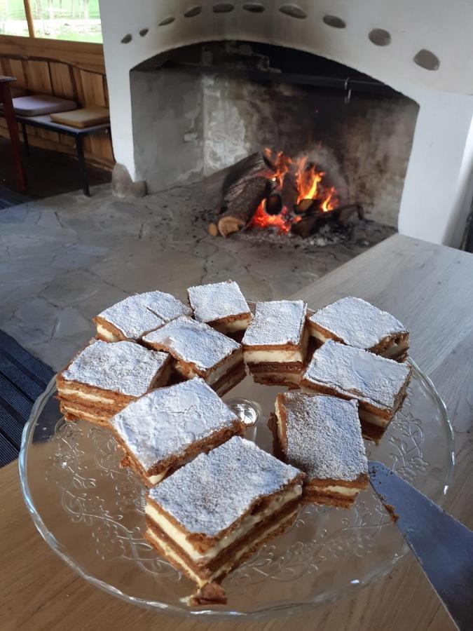 La Malu' Bistritei - Casutele Valea Stanii Hotel Bagian luar foto