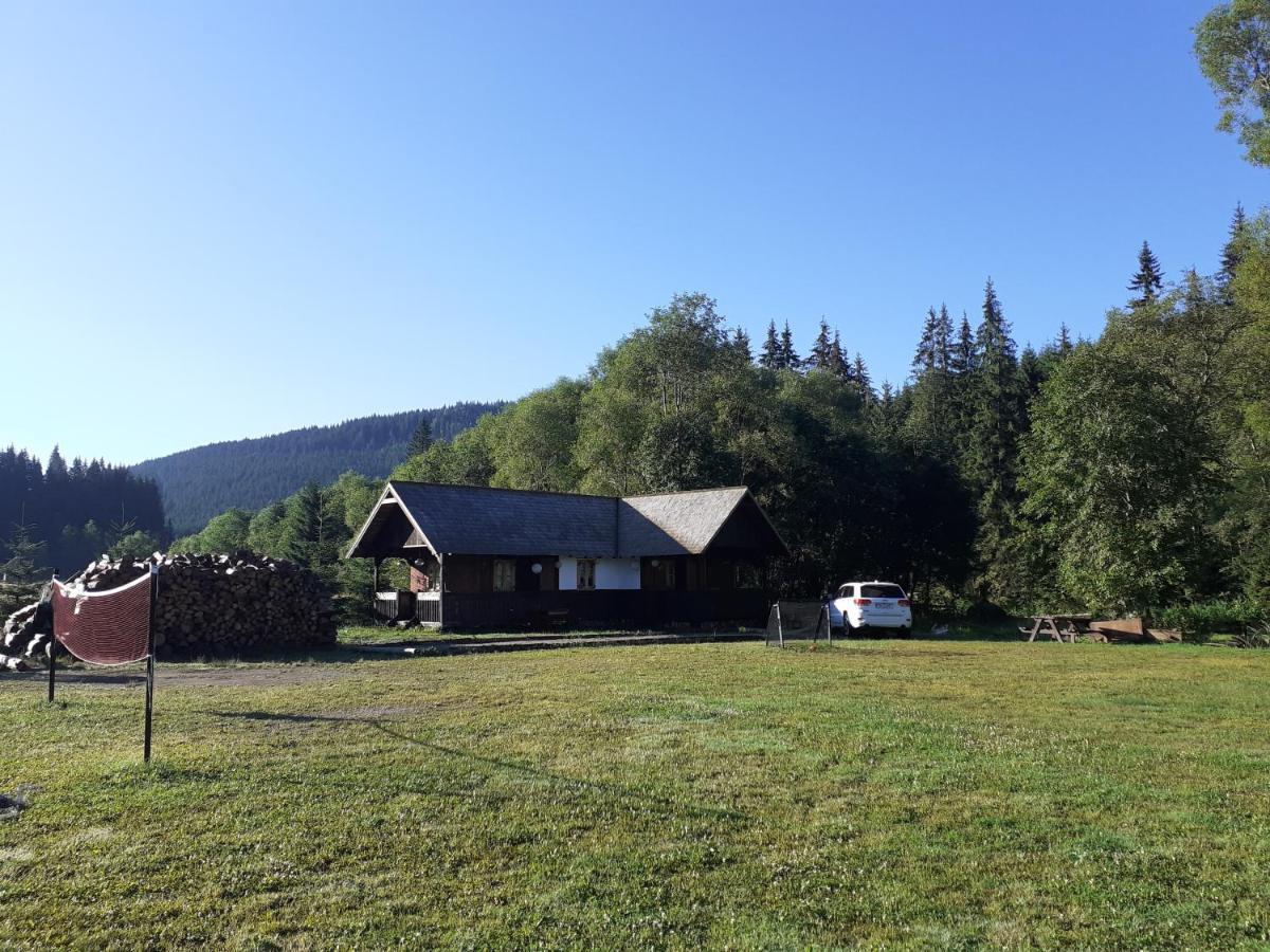 La Malu' Bistritei - Casutele Valea Stanii Hotel Bagian luar foto